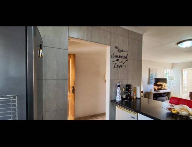 2 BEDROOM APARTMENT FOR SALE IN FREEWAY PARK